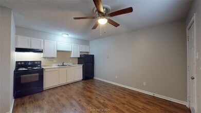 500 Foch St, Unit 13 in Bryan, TX - Building Photo - Building Photo
