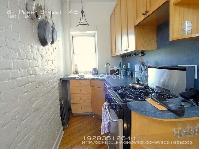 81 Perry St-Unit -4B in New York, NY - Building Photo - Building Photo