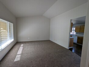 61862 Avonlea Cir in Bend, OR - Building Photo - Building Photo