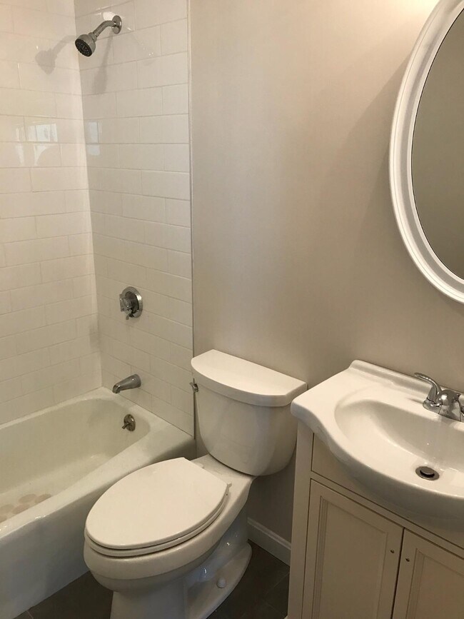 57 Gerrish St, Unit 2 in Boston, MA - Building Photo - Building Photo