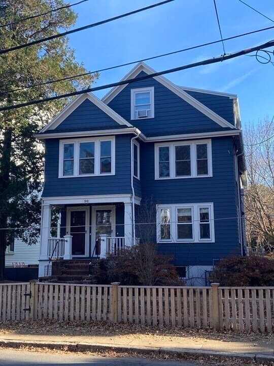 30 Cypress St in Brookline, MA - Building Photo