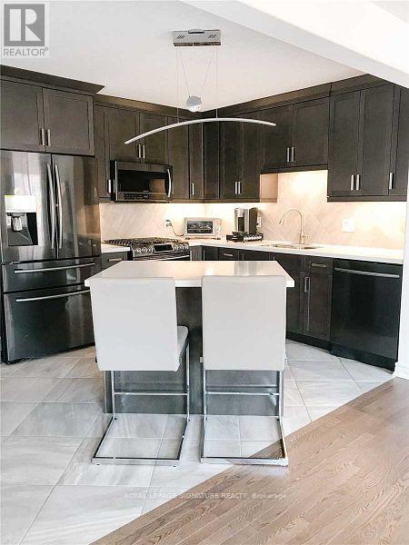 124 Parkinson Crescent in Orangeville, ON - Building Photo - Building Photo