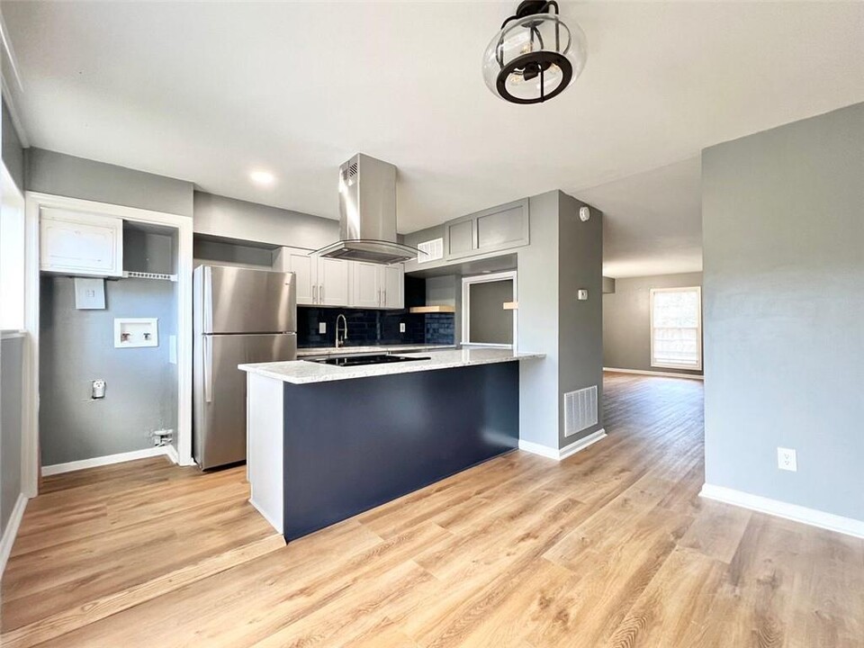 3125 Colonial Way in Atlanta, GA - Building Photo