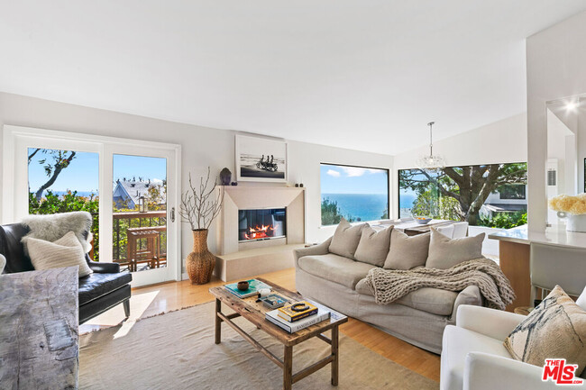 6801 Seawatch Ln in Malibu, CA - Building Photo - Building Photo