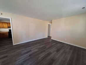 704 Old Buckroe Rd in Hampton, VA - Building Photo - Building Photo