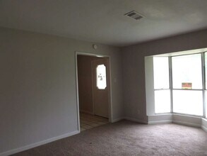 501 S Holmes St in La Porte, TX - Building Photo - Building Photo