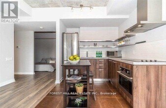 560-560 King St W in Toronto, ON - Building Photo - Building Photo