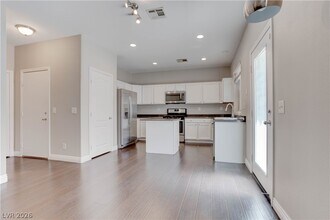 8575 Nature Scene Dr in Las Vegas, NV - Building Photo - Building Photo