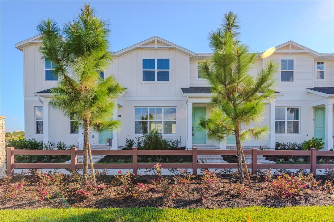 13885 Easdale Aly in Winter Garden, FL - Building Photo