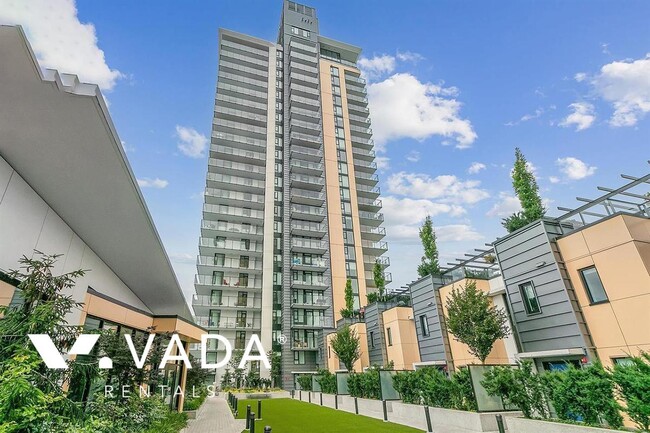 1401 Hunter St in North Vancouver, BC - Building Photo - Building Photo