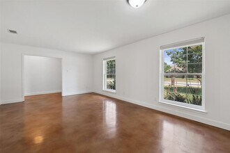 7202 Squirrel Oak Cir in Austin, TX - Building Photo - Building Photo