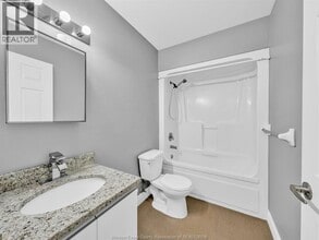 5830 Malden Rd in Windsor, ON - Building Photo - Building Photo