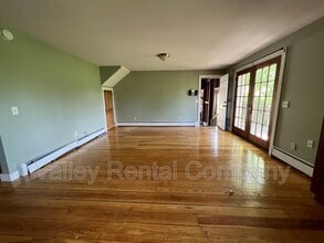 121 Bay Rd in Hadley, MA - Building Photo - Building Photo