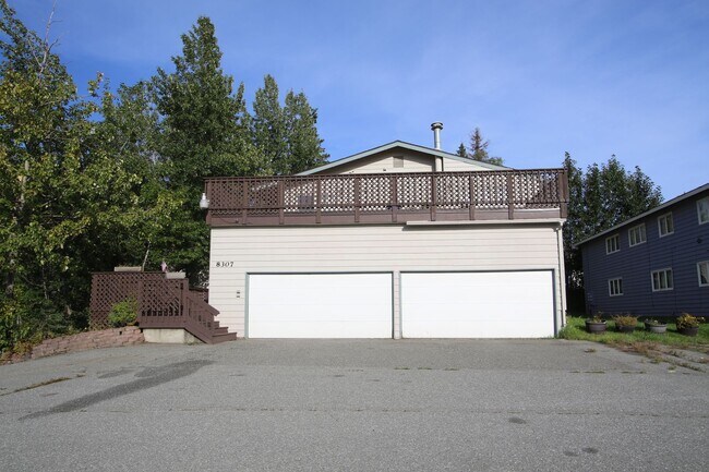 8307 Jewel Lake Rd in Anchorage, AK - Building Photo - Building Photo
