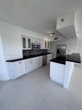 19101 NE 36th Ct, Unit 1105 in Aventura, FL - Foto de edificio - Building Photo