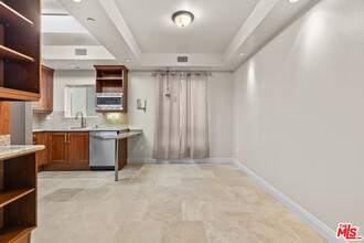 11323 Huston St in Los Angeles, CA - Building Photo - Building Photo