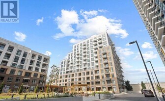 8 Beverley Glen Blvd in Vaughan, ON - Building Photo