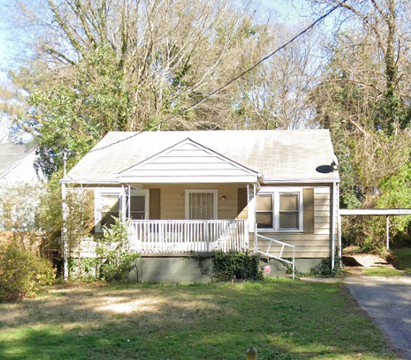 1376 Lockwood Dr SW in Atlanta, GA - Building Photo