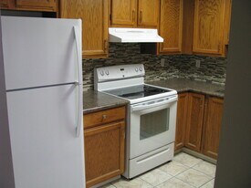 839 Village Dr in Sherwood Park, AB - Building Photo
