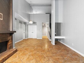 7165 Fair Oaks Ave, Unit 51 in Dallas, TX - Building Photo - Building Photo