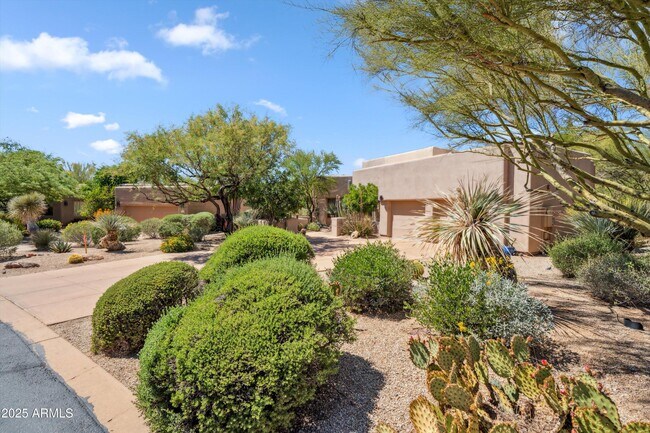 7466 E High Point Dr in Scottsdale, AZ - Building Photo - Building Photo