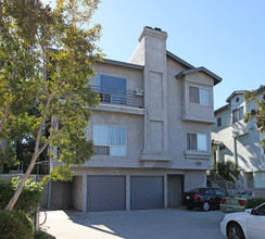 4135 Udall St in San Diego, CA - Foto de edificio - Building Photo