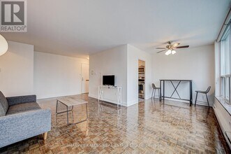 133 Erskine Ave in Toronto, ON - Building Photo - Building Photo