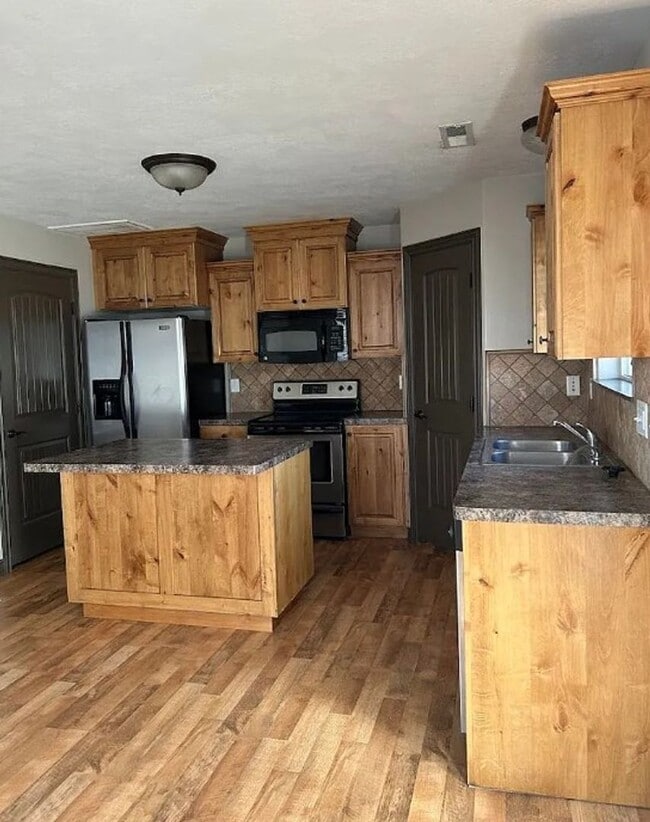 property at 683 Countryside Ave