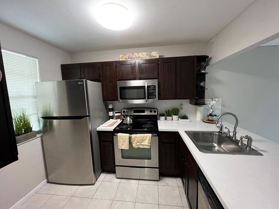 2700 Forest Hills Blvd in Coral Springs, FL - Building Photo