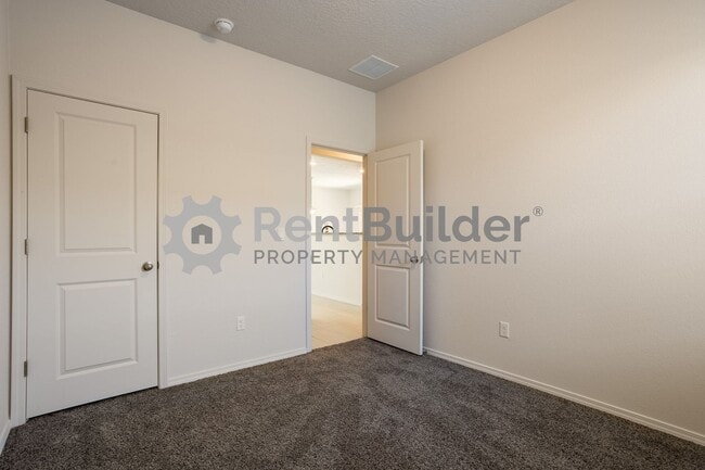 2115 Solitaire St NE in Rio Rancho, NM - Building Photo - Building Photo