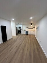 15432 Gault St, Unit 102 in Los Angeles, CA - Building Photo - Building Photo