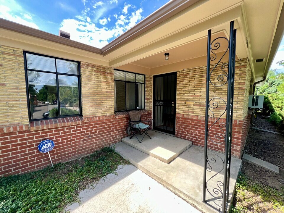 3738 E 6th Ave in Denver, CO - Foto de edificio