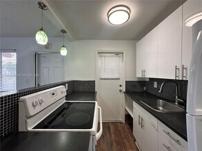 2325 Arthur St in Hollywood, FL - Building Photo - Building Photo