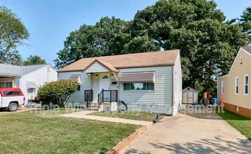 9823 Meadowview Dr in Overland, MO - Foto de edificio - Building Photo