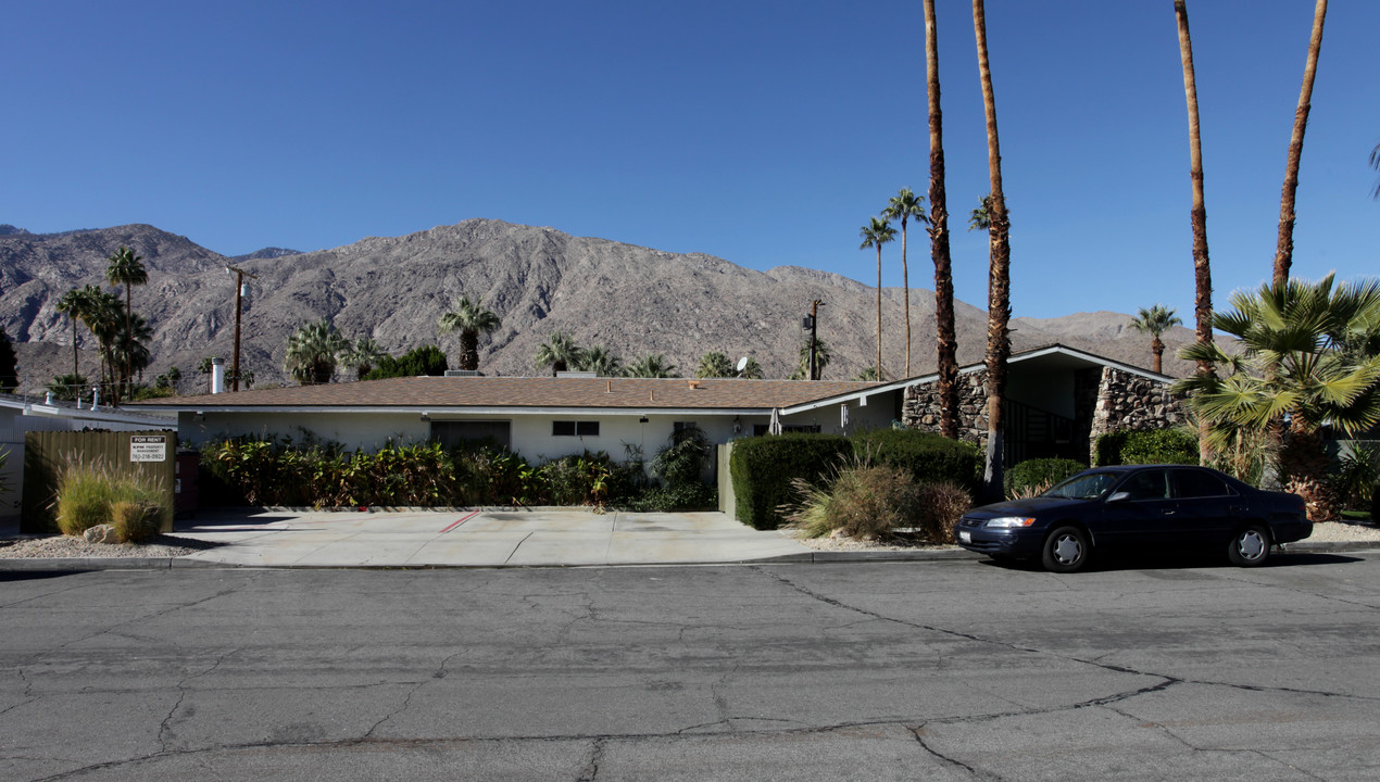 525 S Camino Real in Palm Springs, CA - Building Photo