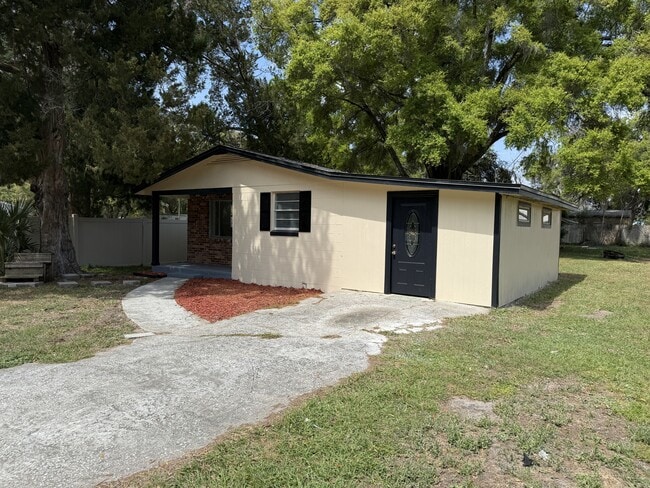 1110 NW 17th Ave in Chiefland, FL - Building Photo - Building Photo