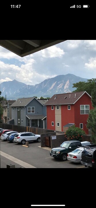 2707 Valmont Rd, Unit B307 in Boulder, CO - Foto de edificio
