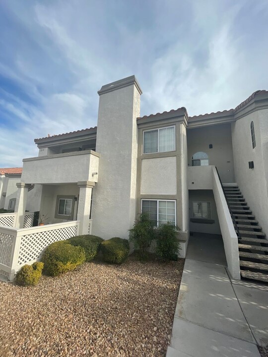 1688 St Malo Way in Henderson, NV - Foto de edificio
