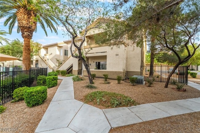 3925 Lazy Pine St in Las Vegas, NV - Building Photo - Building Photo
