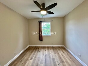 1445 Club Dr in Glendale Heights, IL - Building Photo - Building Photo
