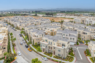 Park Place Townhomes in Oxnard, CA - Foto de edificio - Building Photo