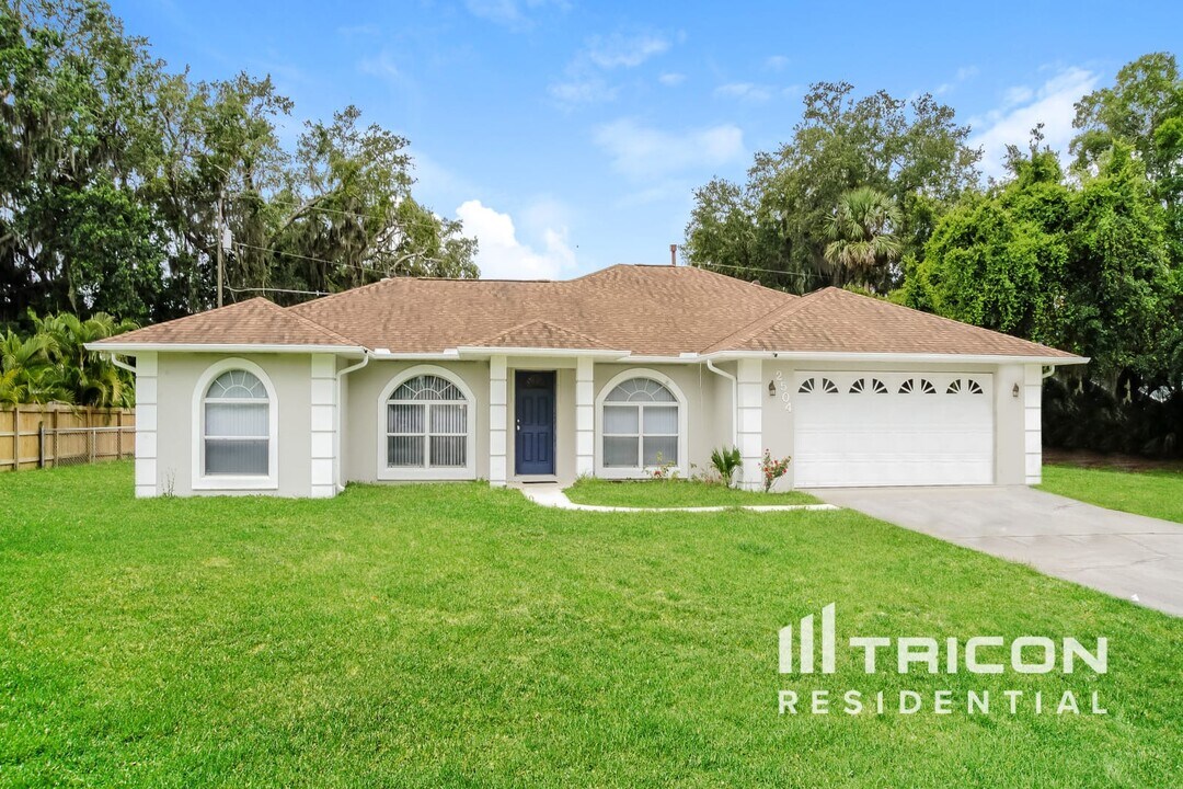 2504 Orange Tree Dr in Edgewater, FL - Building Photo