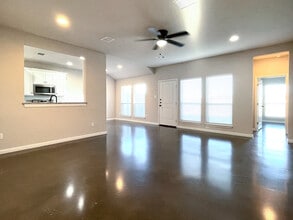 100 W Windmill Way in Robinson, TX - Foto de edificio - Building Photo