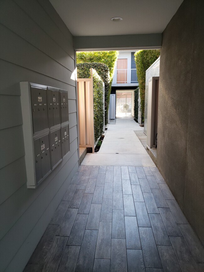 5567 Inglewood Blvd in Culver City, CA - Building Photo - Building Photo