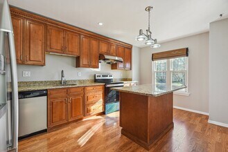 155 Northfield Rd in Bridgewater, NJ - Foto de edificio - Building Photo