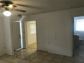 3943 Freedom Ave in Sarasota, FL - Building Photo - Building Photo