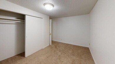 630 3rd Ave SE in Mandan, ND - Building Photo - Building Photo