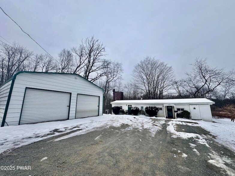 2566 Easton Turnpike in Waymart, PA - Building Photo