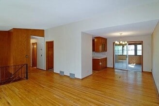 1135 Welcome Cir in Minneapolis, MN - Building Photo - Building Photo
