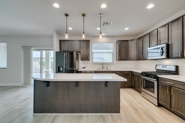 6633 Autumn Breeze St